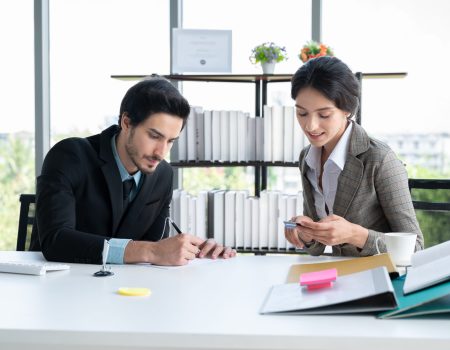 portraits-bussiness-man-woman-working-finance-office